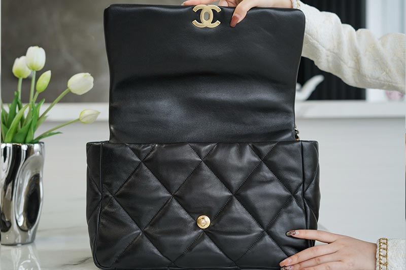 chanel-19-BAG盖包MAXI经典黑3.jpg