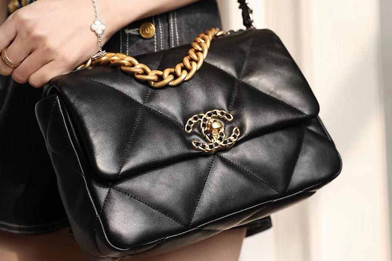 Chanel-19-Bag图7.jpg