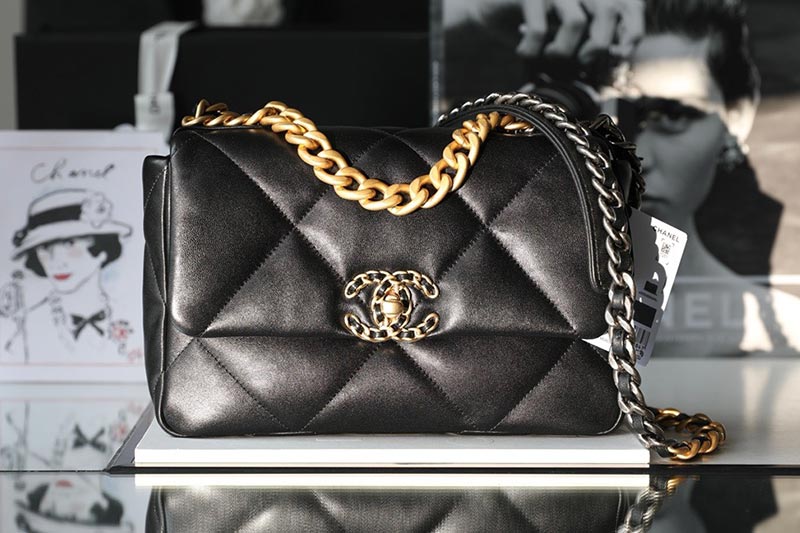 Chanel-19-Bag图.jpg