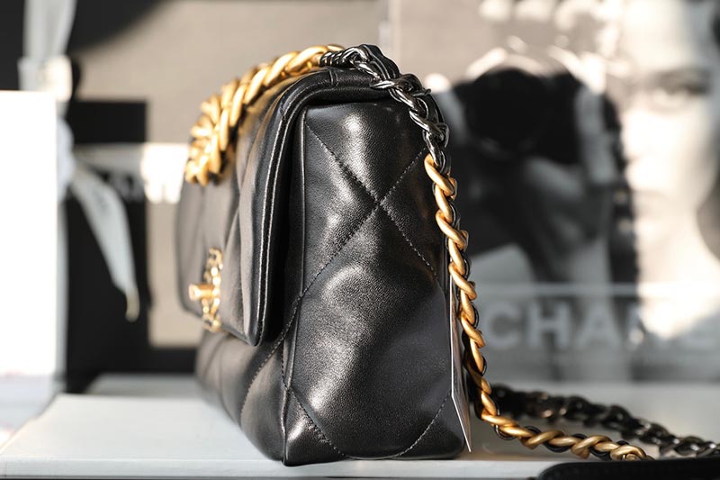 Chanel-19-Bag图2.jpg